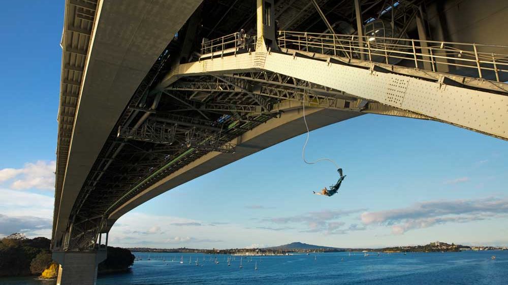 Bungy jumping off Auckland harbour bridge